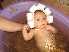 Виды ванночек  для новорожденных. Как правильно купать ребенка.
